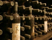 bottiglie di vino nella cantina Keber