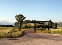 l'ingresso di una fattoria