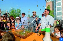 gli ideatori di Eugea alla festa delle farfalle