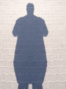 un'ombra di una persona grassa