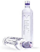 Una bottiglia di acqua Veen
