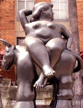 una statua di botero, dama