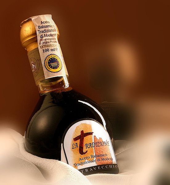 bottiglia di balsamico tradizionale (wikipedia)