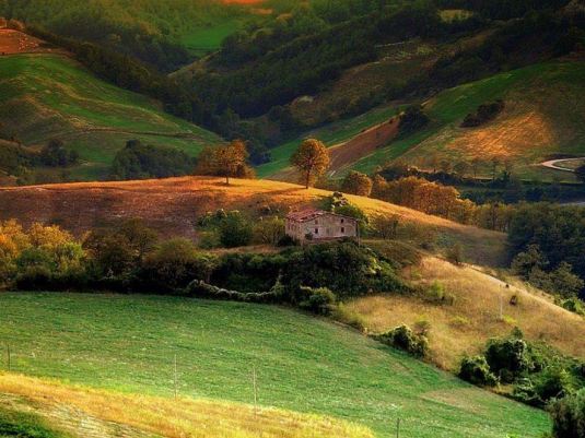 una veduta della campagna umbra