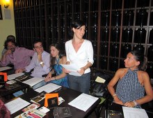 la sommelier Simona con i soci della CCS di Palermo