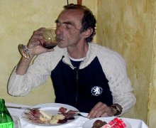 martino degusta i salumi d'oca