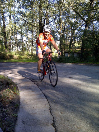 ciclista su strada