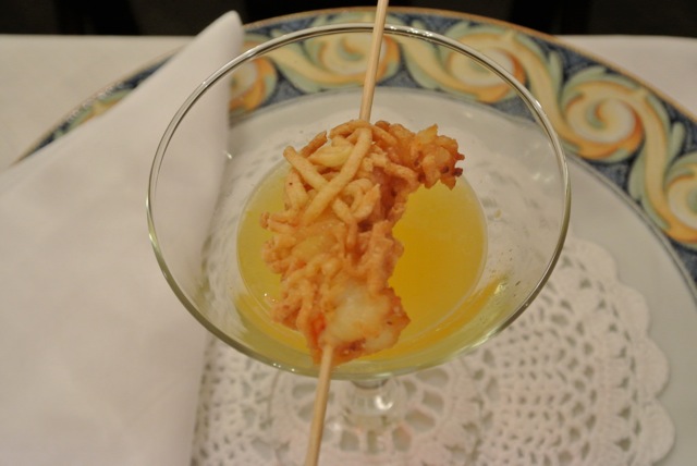 aperitivo, cocktail di arancia e gamberone