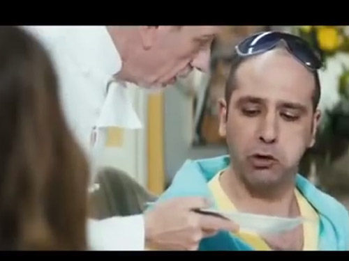 Checco assaggia la pasta