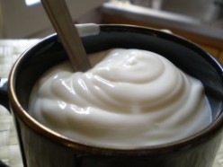 tazza di yogurt bianco