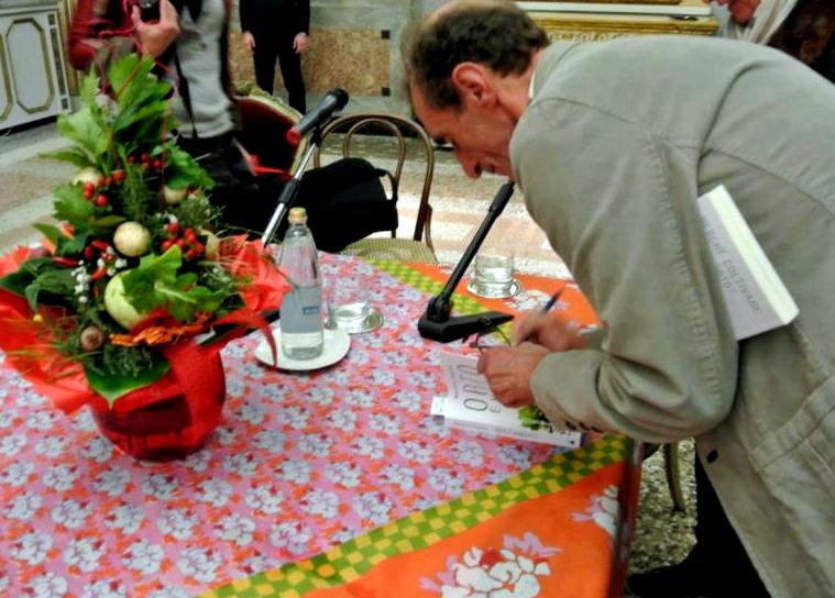 martino autografa il libro