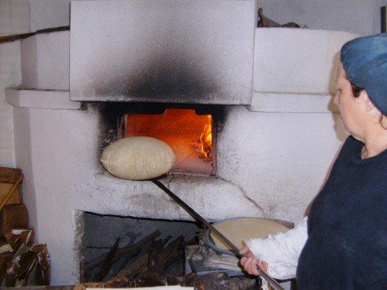 pane carasau nel forno.