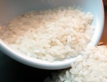 una ciotola piena di riso