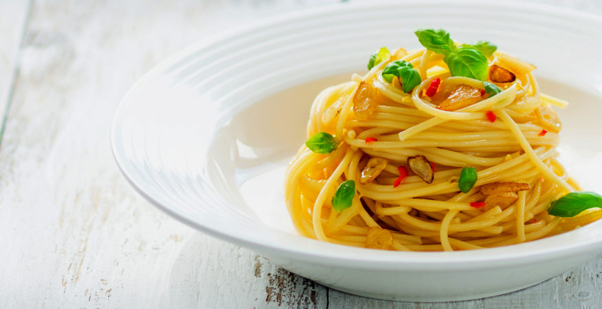 Ricetta Spaghetti aglio, olio e peperoncino (con acciughe) - Giornale del cibo