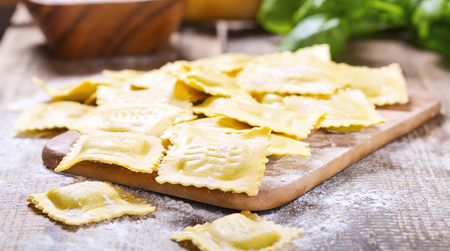 ravioli di ricotta in salsa di radicchio