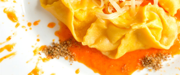 Ravioli di ricotta alla maggiorana con crema di zucca