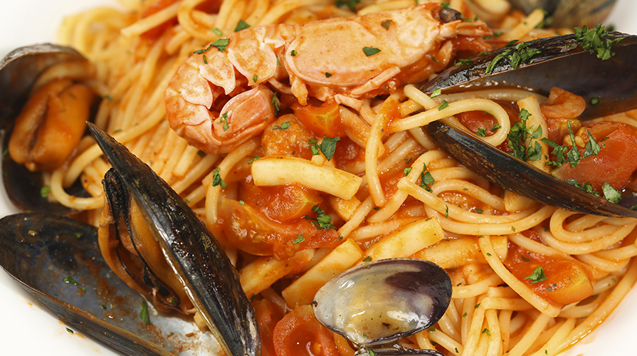 spaghetti-cotti-in-padella-con-il-pesce