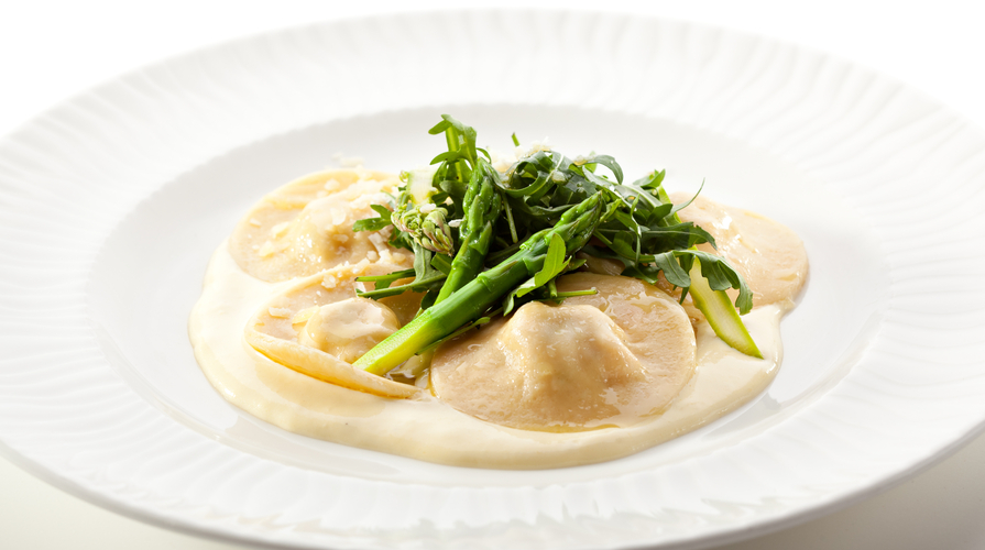 Ravioli di ricotta e asparagi