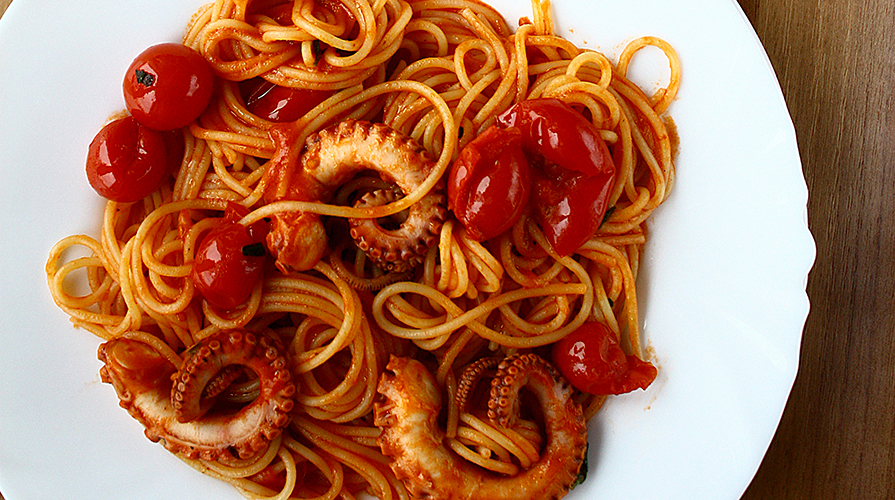 spaghetti al sugo di polpo