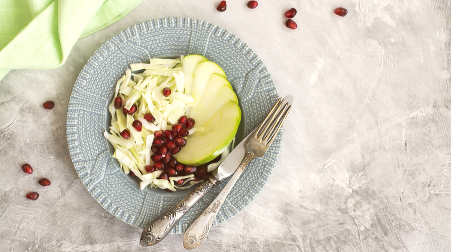 Insalata di mela verde melograno e cumino