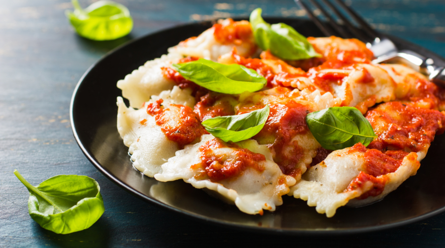 ravioli pomodoro e mozzarella