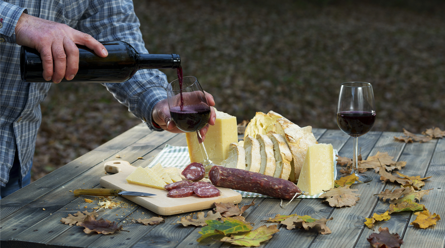 invitare a cena un sardo