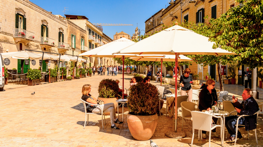 invitare a cena un materano