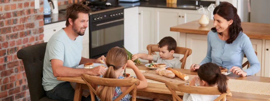 mangiare in famiglia fa bene ai bambini