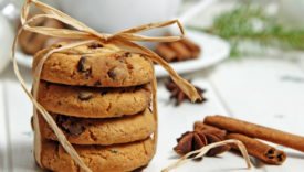 cookies al farro con cannella e cioccolato