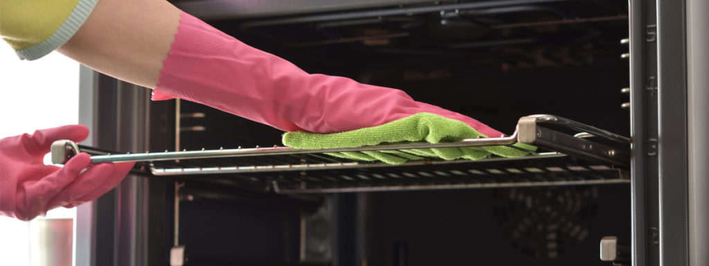 come pulire il forno in modo naturale