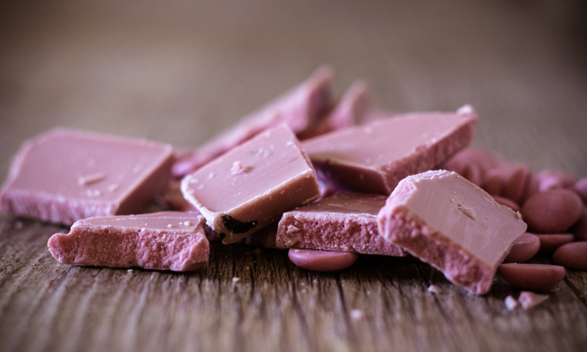 pezzi di cioccolato rosa 