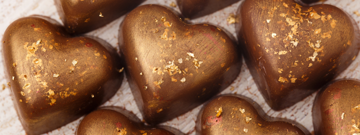 cioccolatini con decorazioni in oro alimentare