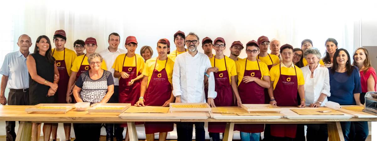 massimo bottura e i ragazzi del tortellante di modena