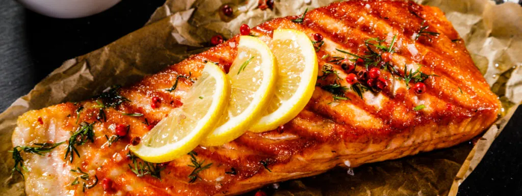 salmone grigliato e condito