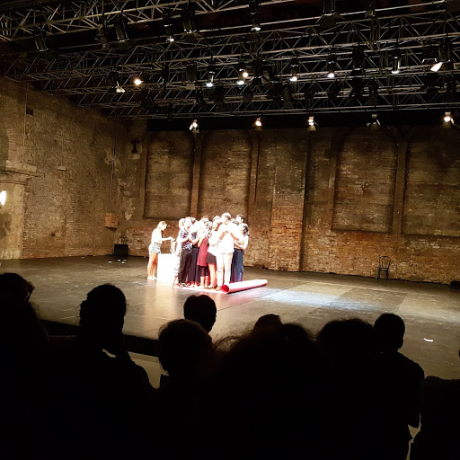 performance teatrale alla biennale di venezia