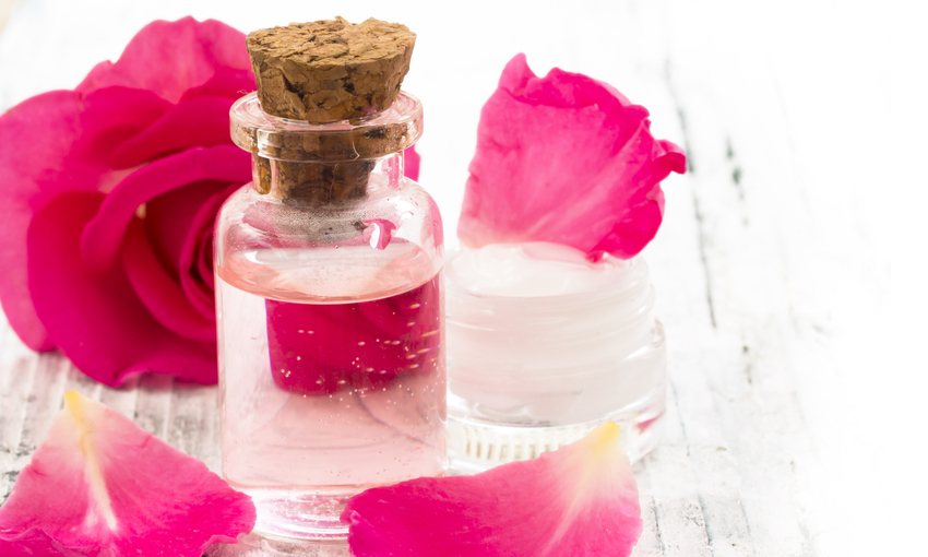 Acqua di rose alimentare: come prepararla in casa