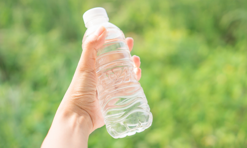 Bottiglia d'acqua in plastica