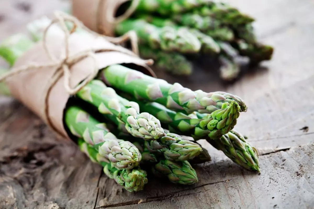 asparagi, verdura di aprile