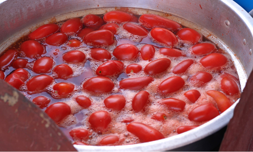 cuocere pomodori per passata