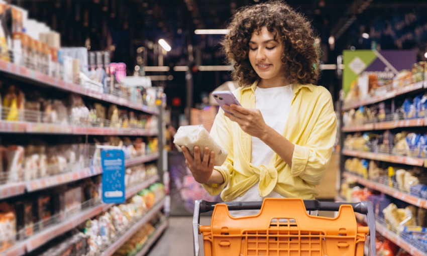 donna che fa la spesa