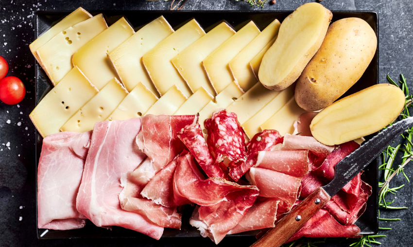 Raclette: un tipico e gustoso piatto svizzero! - FamigliaEsploraMondo