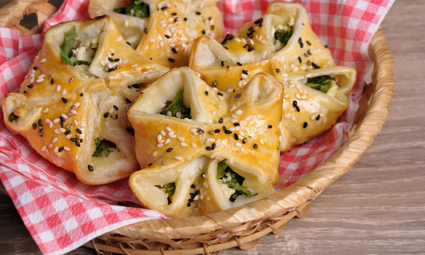 fiocchetti di sfoglia di spinaci per il menù della befana