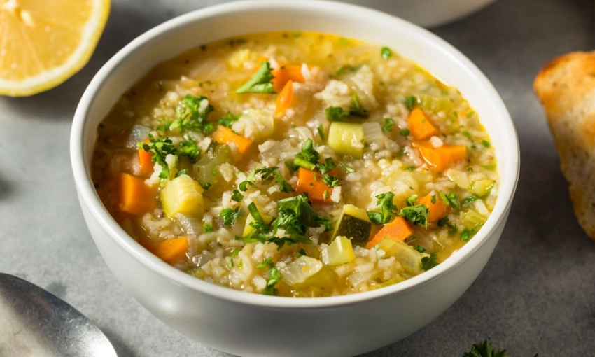 Zuppa pied noir a base di pesce, riso e verdure
