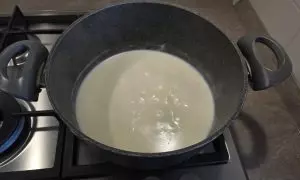 risultato dopo aver mescolato con un frusta latte e il composto