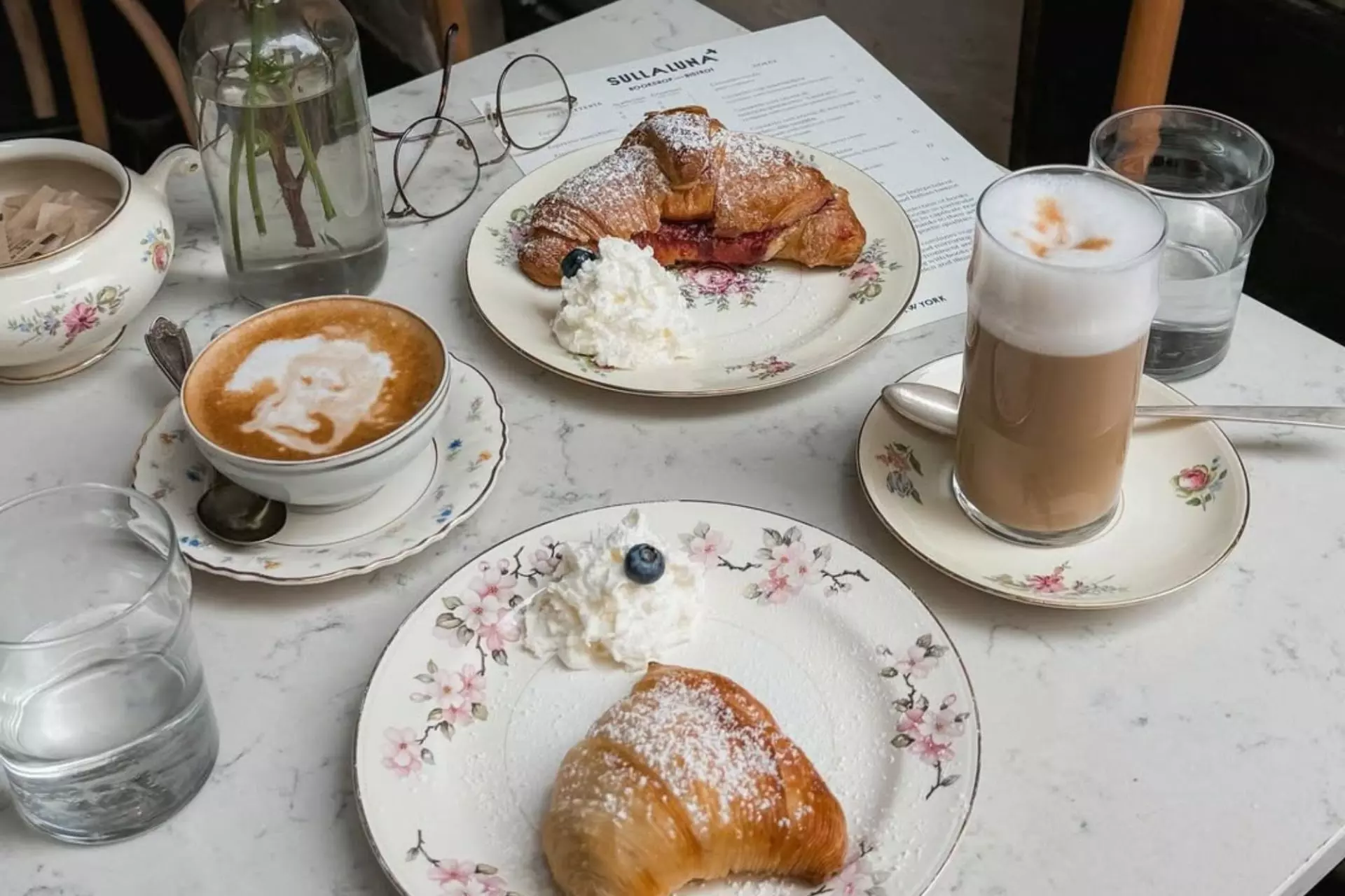 Colazione al book bar Sullaluna di New York