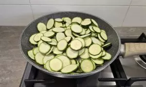 zucchine a rondelle in padella