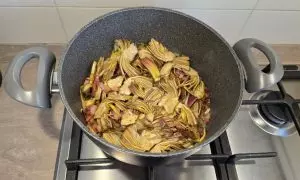 carciofi tagliati in padella