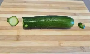zucchina su tagliere