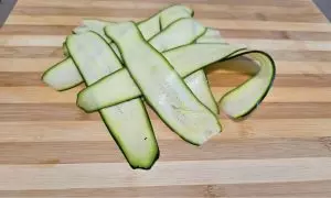 zucchine affettate sottilmente