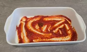 sugo sul fondo della pirofila